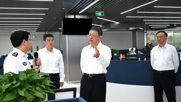 新富策略 龚正会见参加2025国际会展业CEO上海大会的主要嘉宾